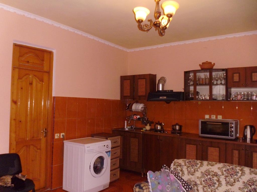 Отель Private House In Батуми Номер фото
