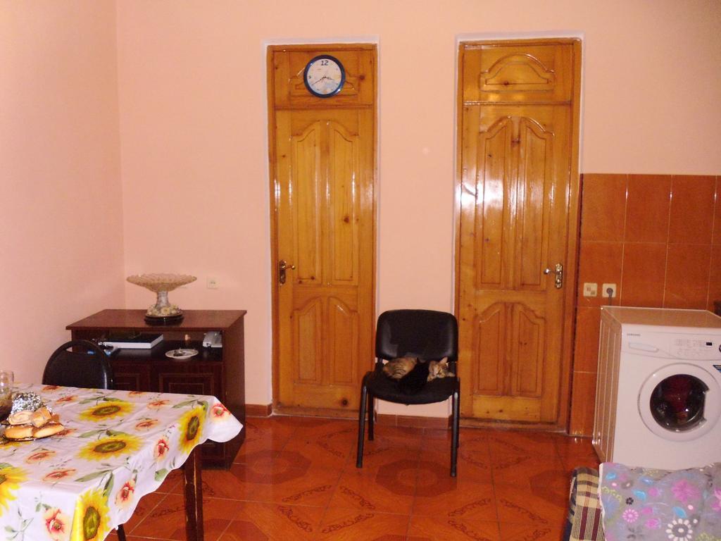 Отель Private House In Батуми Номер фото